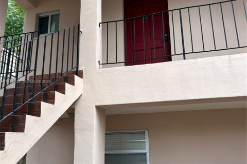 Condo in Coral Gables, Florida, 2 bedrooms № 2059612 - photo 2