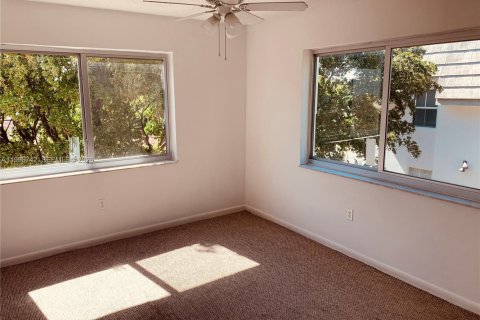 Condo in Coral Gables, Florida, 2 bedrooms  № 2059612 - photo 13