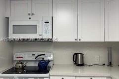 Купить кондоминиум в Авентура, Флорида 2 спальни, 121.98м2, № 1706286 - фото 3