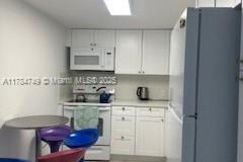 Купить кондоминиум в Авентура, Флорида 2 спальни, 121.98м2, № 1706286 - фото 4