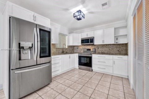 House in Miami, Florida 3 bedrooms, 117.06 sq.m. № 1845915 - photo 3