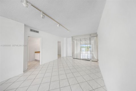 Condo in Sunny Isles Beach, Florida, 1 bedroom  № 2185987 - photo 8
