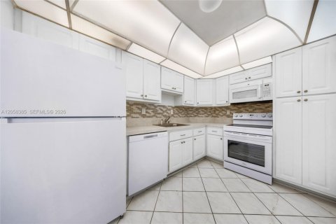 Condo in Sunny Isles Beach, Florida, 1 bedroom  № 2185987 - photo 12