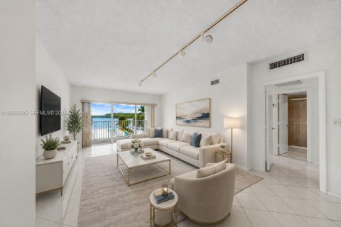 Condo in Sunny Isles Beach, Florida, 1 bedroom  № 2185987 - photo 4