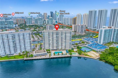 Condo in Sunny Isles Beach, Florida, 1 bedroom  № 2185987 - photo 2