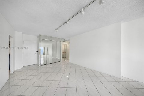Condo in Sunny Isles Beach, Florida, 1 bedroom  № 2185987 - photo 10