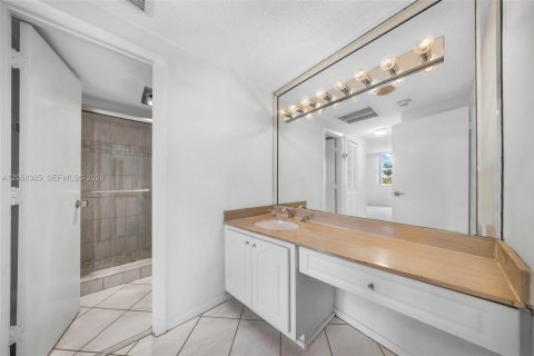 Condo in Sunny Isles Beach, Florida, 1 bedroom  № 2185987 - photo 27