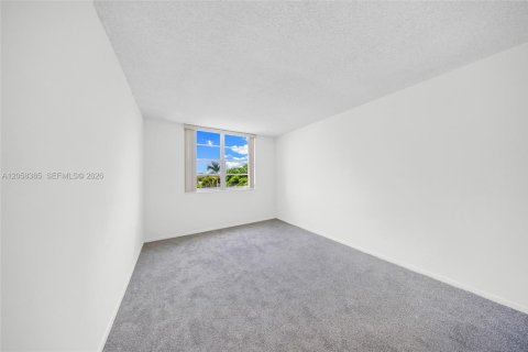Condo in Sunny Isles Beach, Florida, 1 bedroom  № 2185987 - photo 20