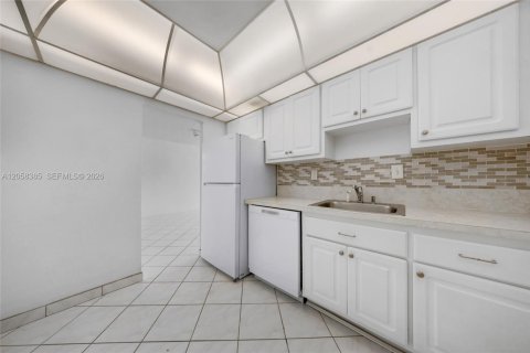 Condo in Sunny Isles Beach, Florida, 1 bedroom  № 2185987 - photo 16