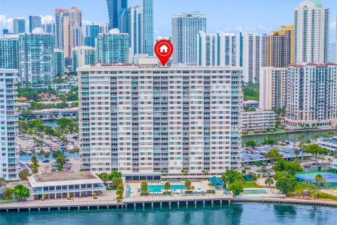 Condo in Sunny Isles Beach, Florida, 1 bedroom  № 2185987 - photo 11