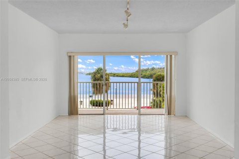 Condo in Sunny Isles Beach, Florida, 1 bedroom  № 2185987 - photo 17