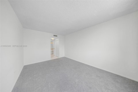 Condo in Sunny Isles Beach, Florida, 1 bedroom  № 2185987 - photo 22