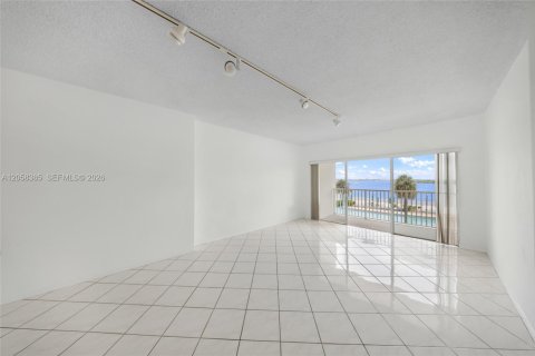 Condo in Sunny Isles Beach, Florida, 1 bedroom  № 2185987 - photo 5
