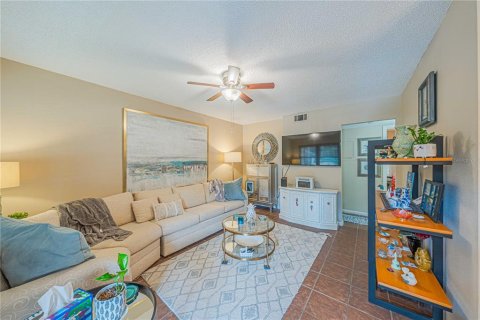 Condo in Ocala, Florida, 1 bedroom  № 1834900 - photo 2