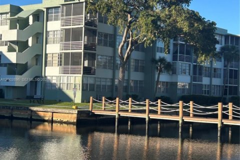 Снять в аренду кондоминиум в Холливуд, Флорида 2 спальни, 96.62м2, № 2066301 - фото 2