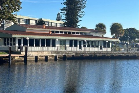 Снять в аренду кондоминиум в Холливуд, Флорида 2 спальни, 96.62м2, № 2066301 - фото 3