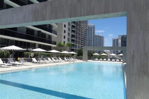 Condominio en venta en Miami, Florida, 1 dormitorio, 68.56 m2 № 2077063 - foto 17