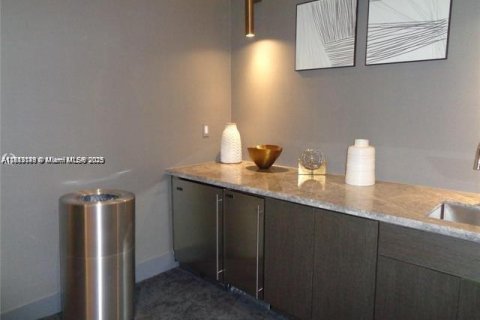 Condominio en venta en Miami, Florida, 1 dormitorio, 68.56 m2 № 2077063 - foto 28