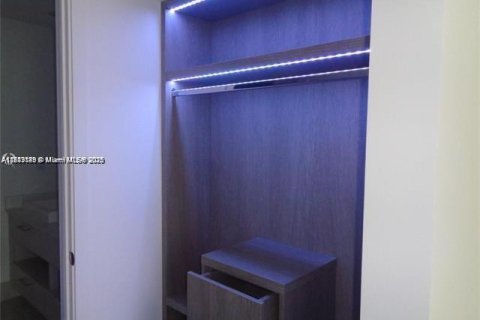 Condominio en venta en Miami, Florida, 1 dormitorio, 68.56 m2 № 2077063 - foto 16