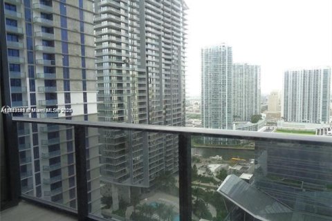 Condominio en venta en Miami, Florida, 1 dormitorio, 68.56 m2 № 2077063 - foto 2