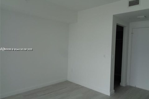Condominio en venta en Miami, Florida, 1 dormitorio, 68.56 m2 № 2077063 - foto 15