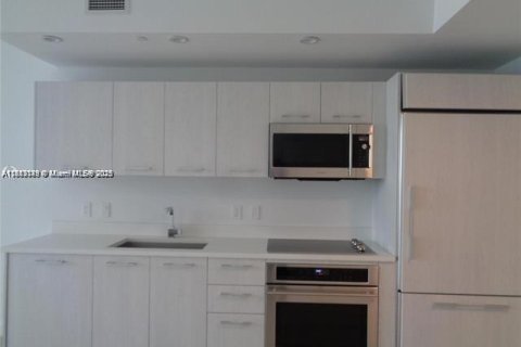 Condominio en venta en Miami, Florida, 1 dormitorio, 68.56 m2 № 2077063 - foto 6