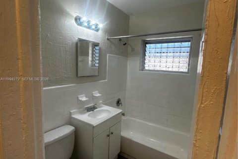 Снять в аренду виллу или дом в Майами, Флорида 1 спальня, 100.33м2, № 2063911 - фото 17