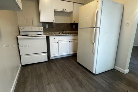 Снять в аренду виллу или дом в Майами, Флорида 1 спальня, 100.33м2, № 2063911 - фото 7