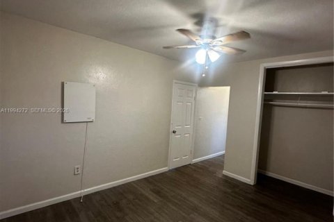 Снять в аренду виллу или дом в Майами, Флорида 1 спальня, 100.33м2, № 2063911 - фото 13