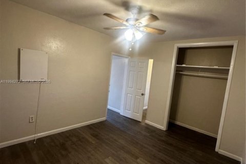 Снять в аренду виллу или дом в Майами, Флорида 1 спальня, 100.33м2, № 2063911 - фото 11