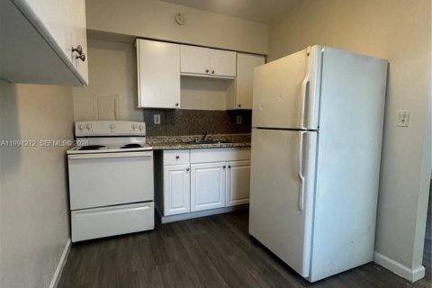 Снять в аренду виллу или дом в Майами, Флорида 1 спальня, 100.33м2, № 2063911 - фото 8