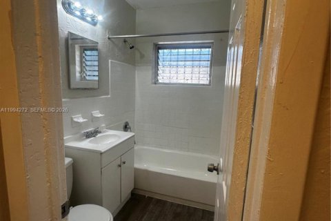 Снять в аренду виллу или дом в Майами, Флорида 1 спальня, 100.33м2, № 2063911 - фото 16
