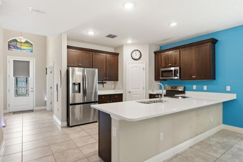 House in New Port Richey, Florida 3 bedrooms, 182.09 sq.m. № 2223593 - photo 7