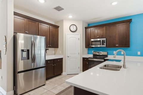 House in New Port Richey, Florida 3 bedrooms, 182.09 sq.m. № 2223593 - photo 9