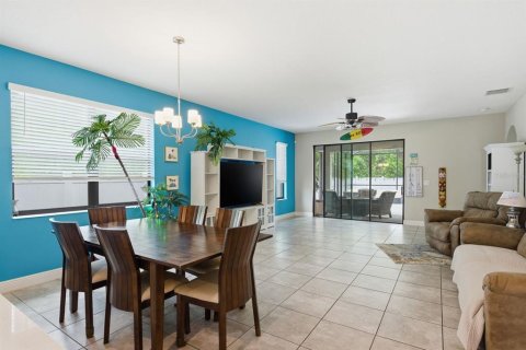 House in New Port Richey, Florida 3 bedrooms, 182.09 sq.m. № 2223593 - photo 11