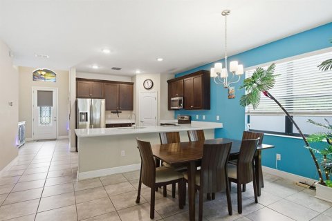 House in New Port Richey, Florida 3 bedrooms, 182.09 sq.m. № 2223593 - photo 5