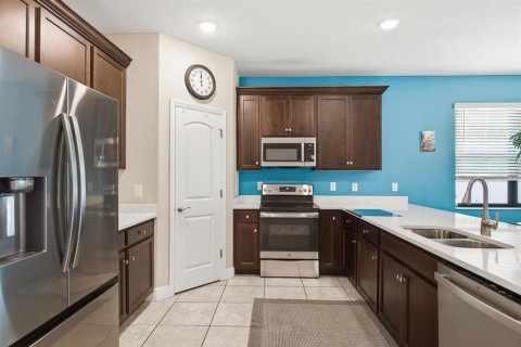 House in New Port Richey, Florida 3 bedrooms, 182.09 sq.m. № 2223593 - photo 8