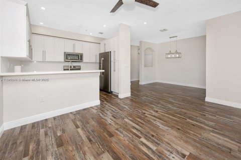 Copropriété à louer à Miramar, Floride: 2 chambres, 111.95 m2 № 1948135 - photo 3