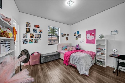 Townhouse in Hialeah, Florida 3 bedrooms, 132.11 sq.m. № 1799097 - photo 24