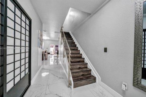 Townhouse in Hialeah, Florida 3 bedrooms, 132.11 sq.m. № 1799097 - photo 2