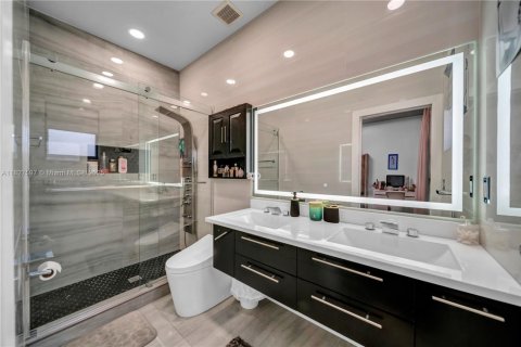 Townhouse in Hialeah, Florida 3 bedrooms, 132.11 sq.m. № 1799097 - photo 18