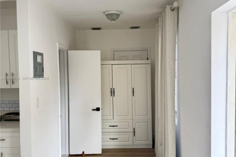 Casa en alquiler en Hialeah, Florida, 248.7 m2 № 2003213 - foto 4