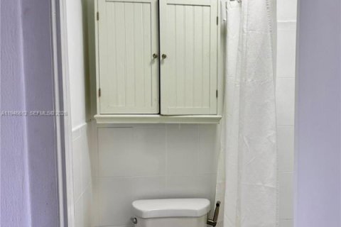 Casa en alquiler en Hialeah, Florida, 248.7 m2 № 2003213 - foto 8