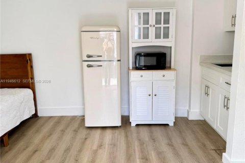 Casa en alquiler en Hialeah, Florida, 248.7 m2 № 2003213 - foto 2