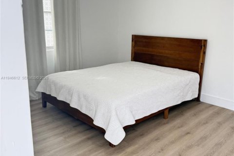 Casa en alquiler en Hialeah, Florida, 248.7 m2 № 2003213 - foto 5