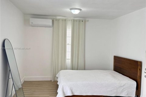 Casa en alquiler en Hialeah, Florida, 248.7 m2 № 2003213 - foto 6