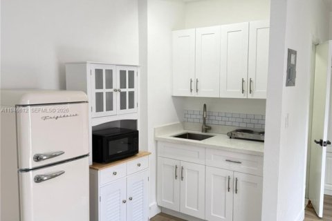 Casa en alquiler en Hialeah, Florida, 248.7 m2 № 2003213 - foto 3