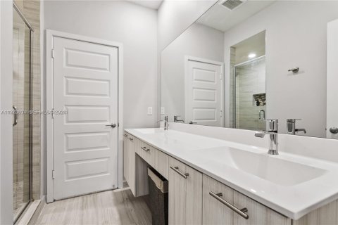 Condo in Doral, Florida, 3 bedrooms  № 2031318 - photo 12