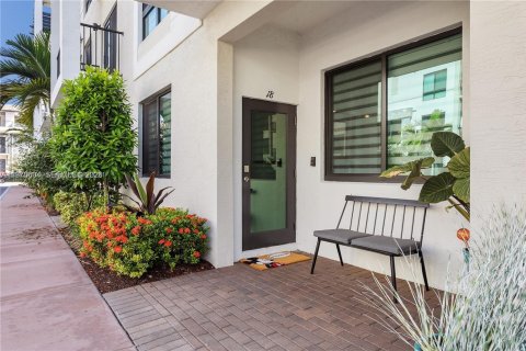 Condo in Doral, Florida, 3 bedrooms  № 2031318 - photo 3