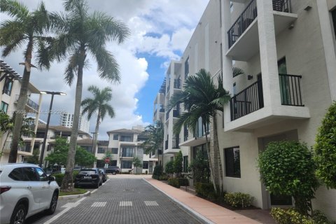 Condo in Doral, Florida, 3 bedrooms  № 2031318 - photo 2